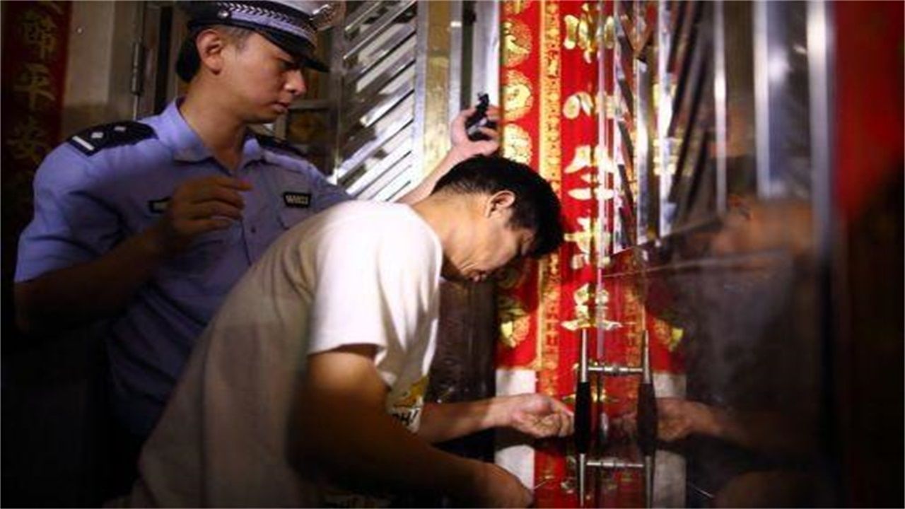 自贡请开锁师傅开了锁后，师傅